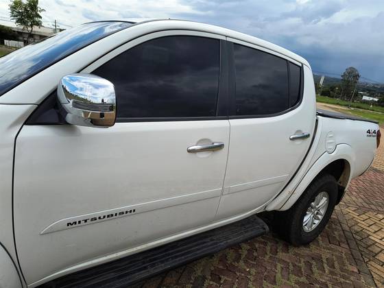 MITSUBISHI L200 TRITON 3.2 HPE 4X4 CD 16V TURBO INTERCOOLER DIESEL 4P AUTOMÁTICO